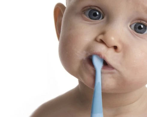 ¿Cómo debo cuidar la boca de mi bebé?